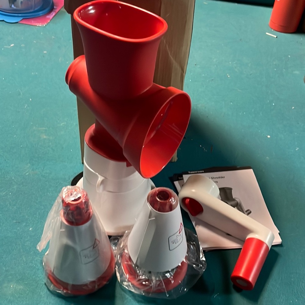 Great Master Shredder with base Tupperware